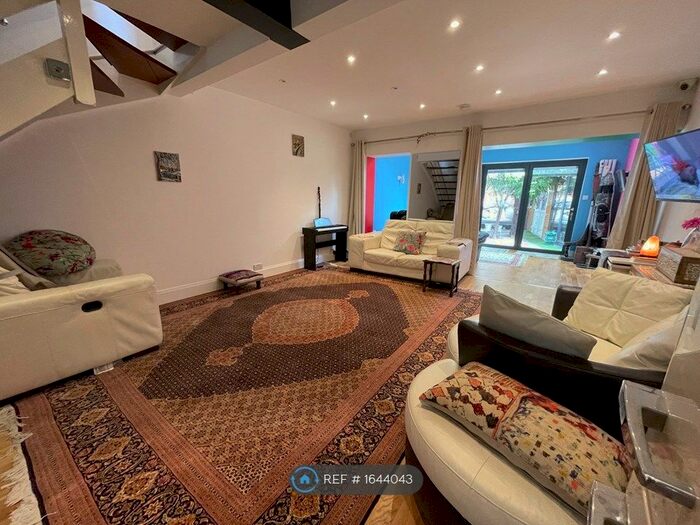 4 Bedroom End Of Terrace House To Rent In Poet's Corner, London, W3