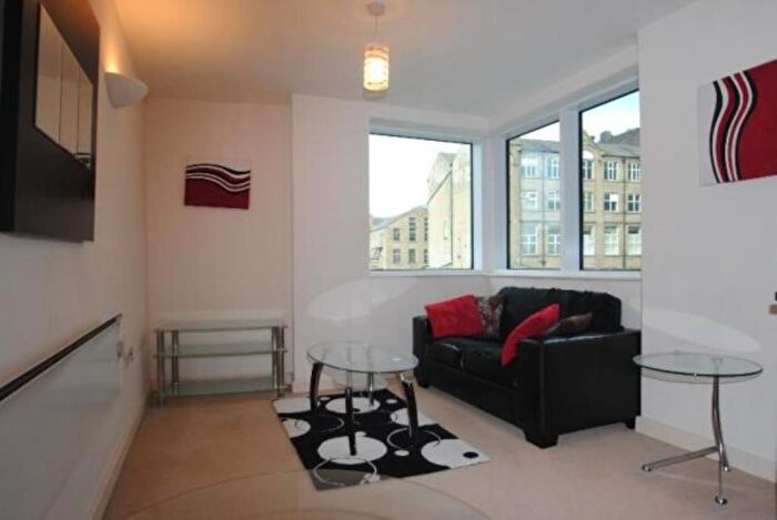1 Bedroom Flat To Rent In The Gatehaus, Leeds Road, Bradford, West Yorkshire, BD1