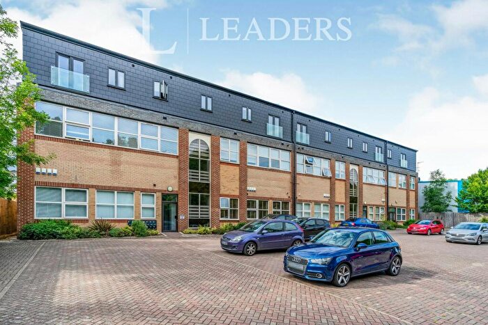 1 Bedroom Apartment To Rent In Woodland Court, AL3