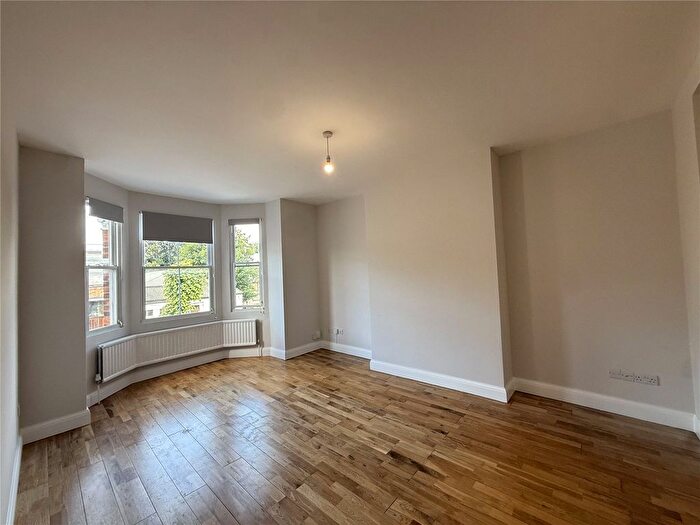 2 Bedroom Flat To Rent In Brownlow Road, London, N11