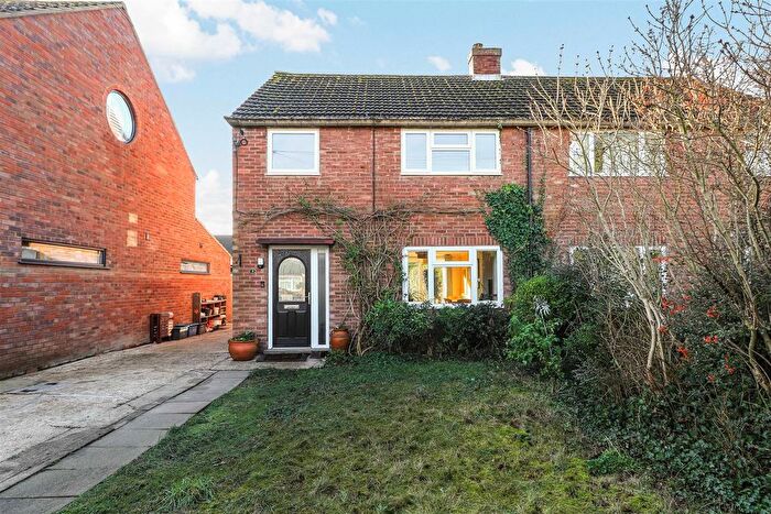 3 Bedroom Semi Detached House For Sale In Lents Way, Cambridge, CB4