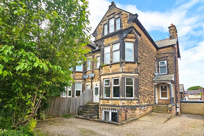 1 Bedroom Apartment To Rent In West Cliffe Grove, Harrogate, HG2