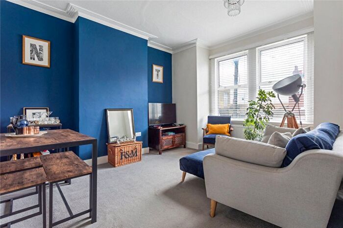 2 Bedroom Flat For Sale In Bickley Street, London, SW17
