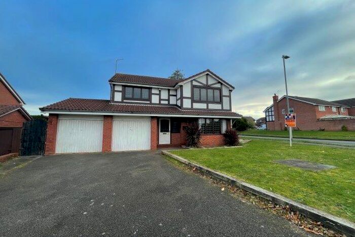 4 Bedroom Property To Rent In Hawkesmoor Drive, Lichfield, WS14