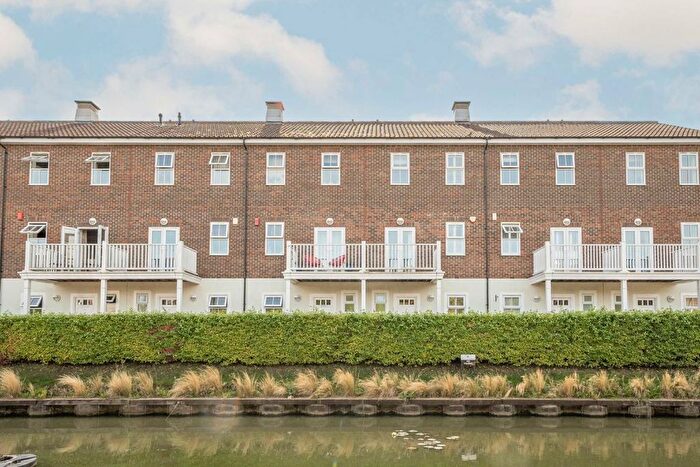4 Bedroom Property To Rent In Beaumont Drive, Kingston Upon Thames, KT4