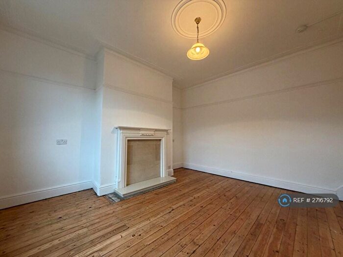 4 Bedroom Terraced House To Rent In Parkfield Mount, Leeds, LS11