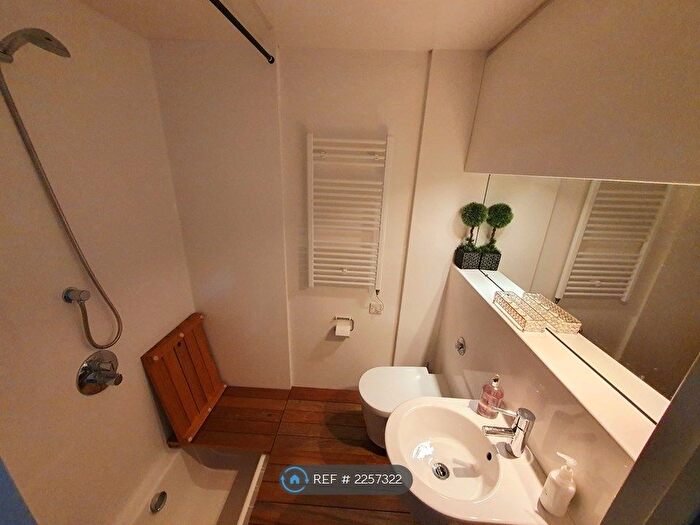 2 Bedroom End Of Terrace House To Rent In Jubilee Street, Salford, M6