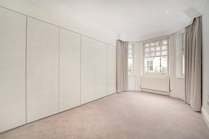Studio To Rent In Lower Sloane Street, London, SW1W