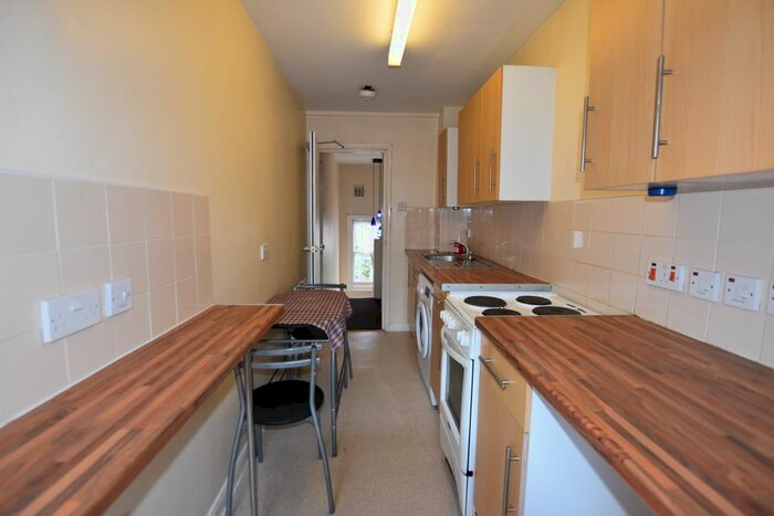 1 Bedroom Flat To Rent In Cathnor Road, London, W12