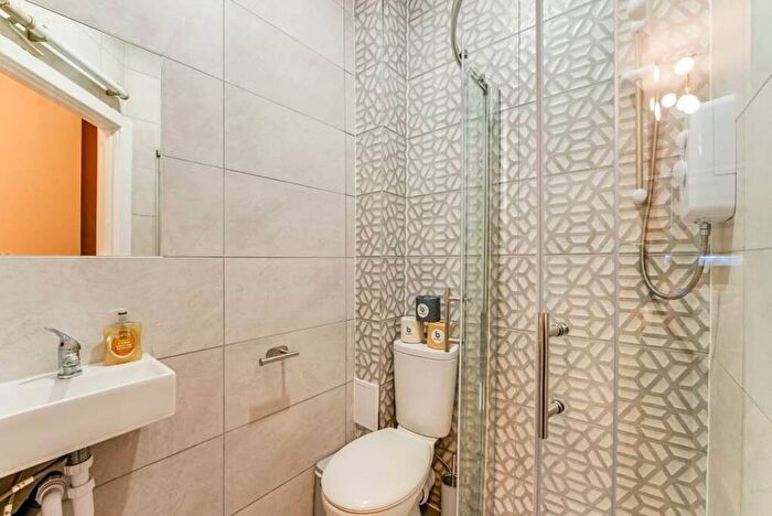 1 Bedroom Studio To Rent In High Road, Haringey, London, N15