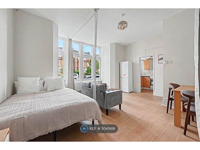 1 Bedroom Flat To Rent In Denbigh Road, London, W13
