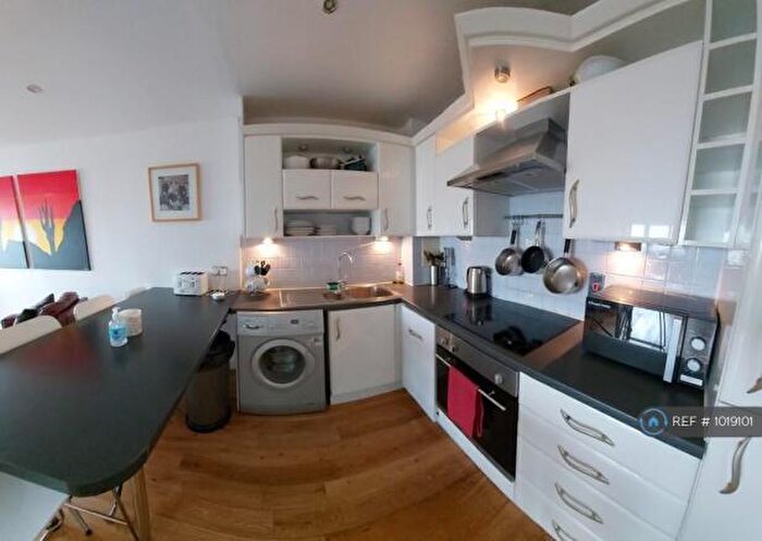 2 Bedroom Flat For Sale In High Street, London, E15