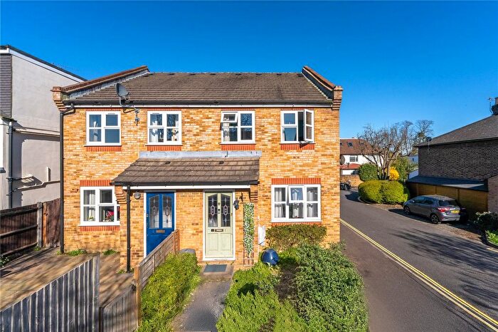 1 Bedroom Semi Detached House For Sale In Norwood Close, Twickenham, TW2