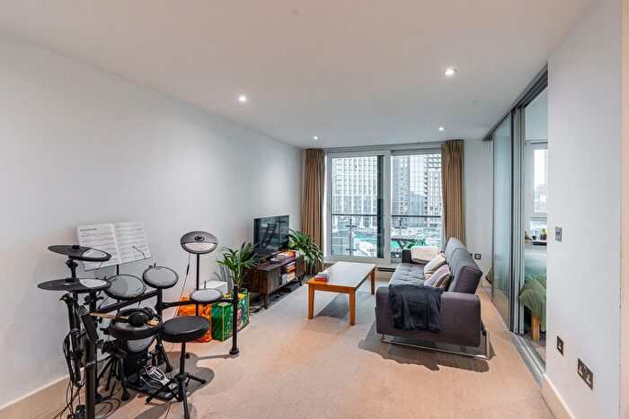 1 Bedroom Flat For Sale In St. George Wharf, London, SW8