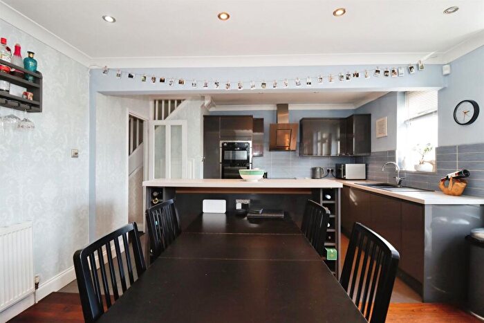 3 Bedroom End Of Terrace House For Sale In Meadowsweet Avenue, Filton, Bristol, BS34