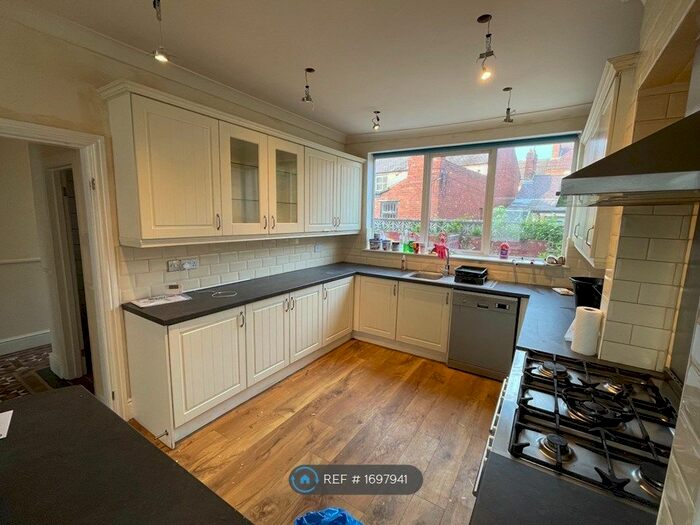 4 Bedroom Semi-Detached House To Rent In St. Mary Street, Ilkeston, DE7