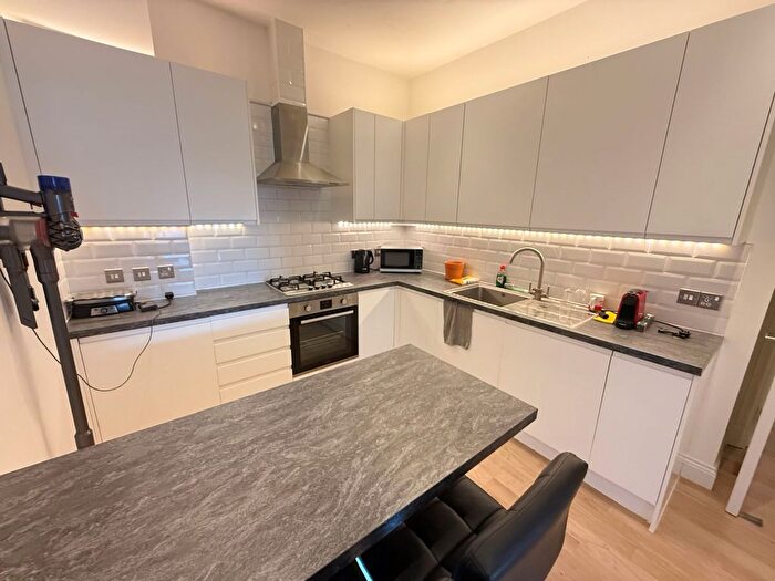 2 Bedroom Flat To Rent In Fulham Palace Road, London, W6
