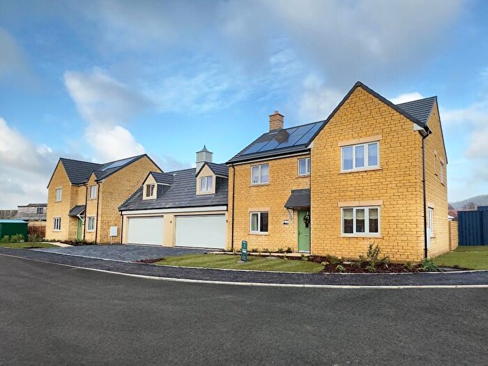 4 Bedroom Link Detached House For Sale In St. Margarets Drive, GL20