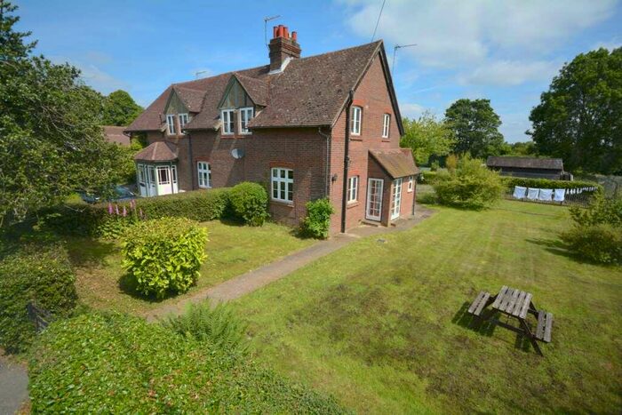 2 Bedroom Cottage To Rent In Two Dells Lane, Ashley Green, HP5