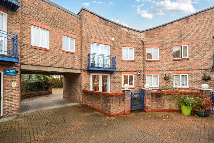 1 Bedroom Apartment For Sale In Trundleys Road, London, SE8