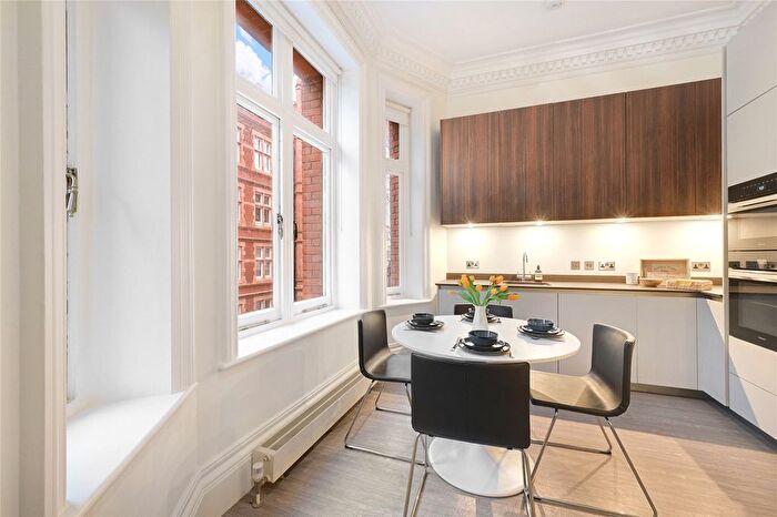 3 Bedroom Flat To Rent In Hyde Park Gate, London, SW7