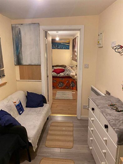 1 Bedroom Flat To Rent In Beechcroft Avenue, London, NW11