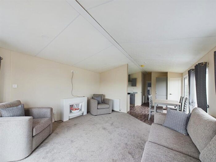 2 Bedroom Chalet For Sale In Coots Lane, Mumby, Alford, LN13