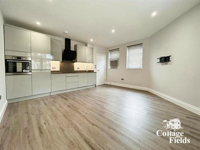 1 Bedroom Flat To Rent In Lancaster Road, Enfield, EN2