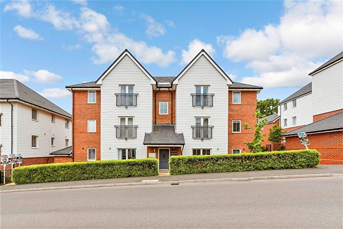 2 Bedroom Flat For Sale In Virginia Drive, Haywards Heath, West Sussex, RH16