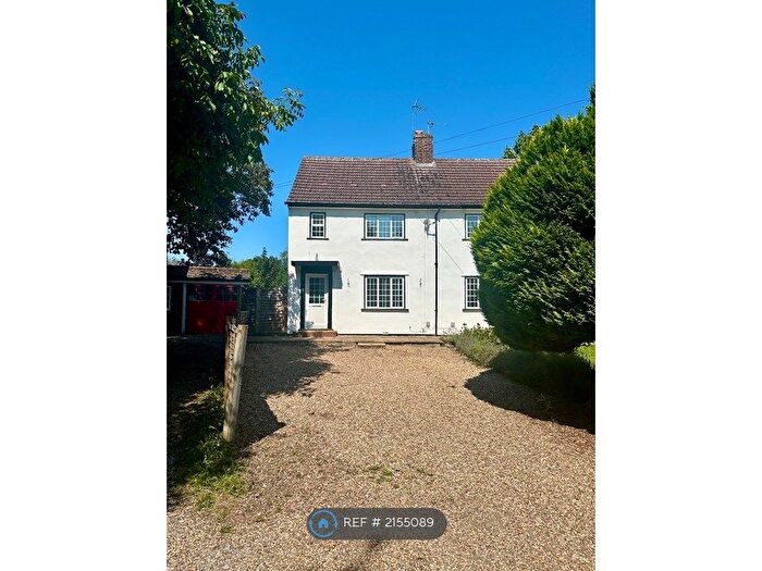 3 Bedroom Semi-Detached House To Rent In Court Farm Cottages, Windsor, SL4