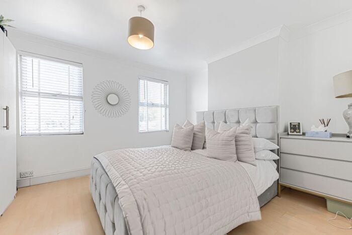 2 Bedroom Detached House To Rent In Brunswick Park Road, London, N11