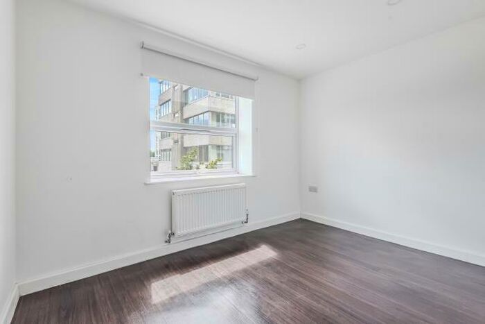 2 Bedroom Apartment To Rent In Bracknell, Berkshire, RG12