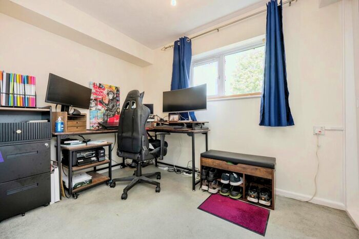 2 Bedroom Flat For Sale In Clarence Road, Leighton Buzzard, LU7