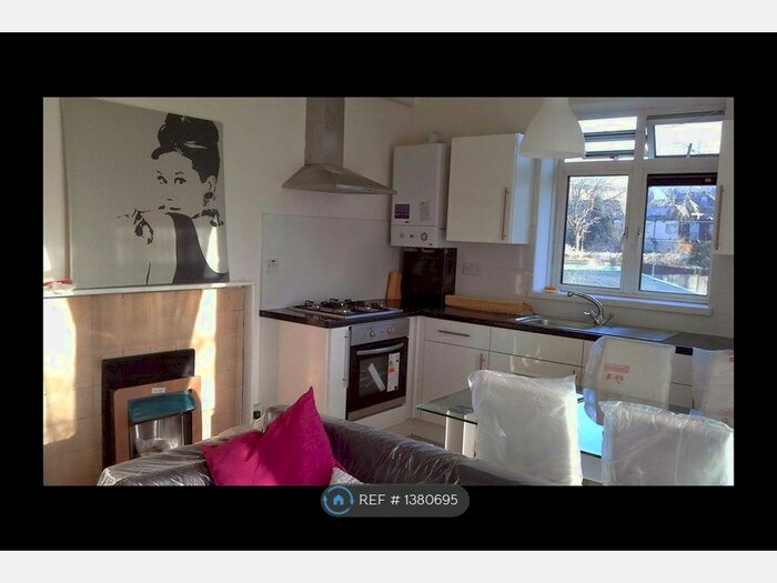 4 Bedroom Flat To Rent In Mcleod Court, London, SE22