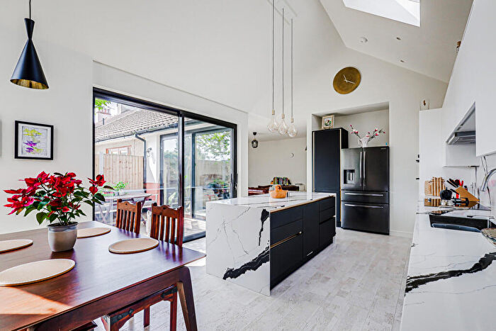 4 Bedroom Semi-Detached Bungalow For Sale In Tankerville Drive, Leigh-on-sea, SS9