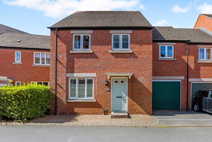 4 Bedroom Link Detached House For Sale In Dowse Road, Devizes, SN10