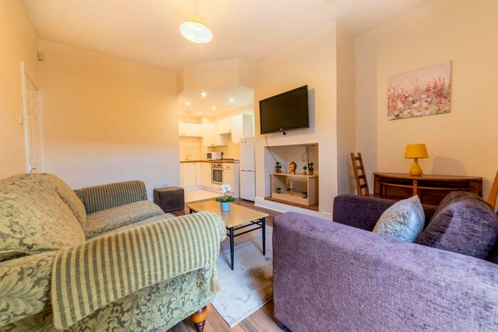 3 Bedroom Flat To Rent In Rothbury Terrace, Heaton, Newcastle Upon Tyne, NE6