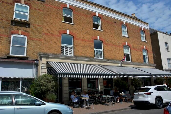 2 Bedroom Flat To Rent In Feltham Avenue, East Molesey, KT8