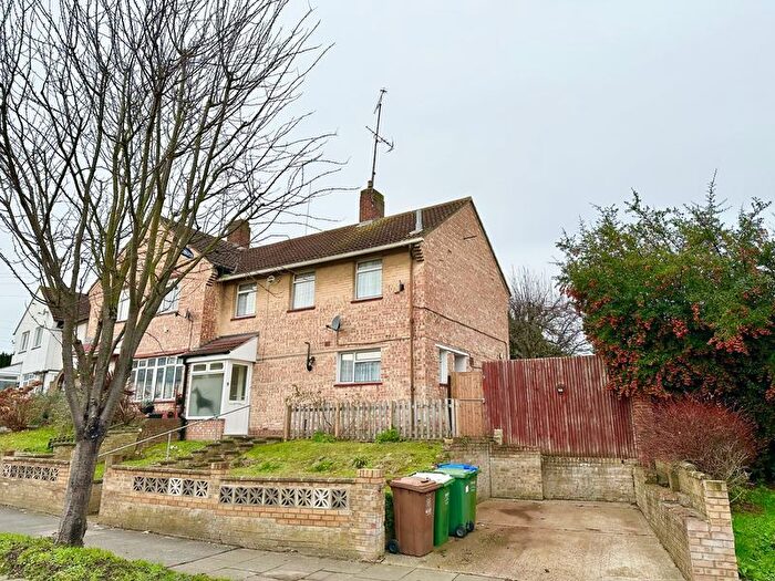 3 Bedroom Semi Detached House For Sale In Broadoak Road, Erith, DA8