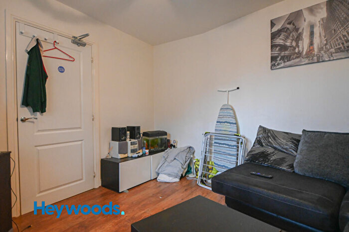 5 Bedroom Terraced House To Rent In Comet Avenue, Newcastle-under-Lyme, Staffordshire, ST5