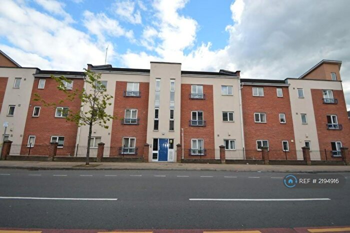 2 Bedroom Flat To Rent In Stretford Road, Manchester, M15