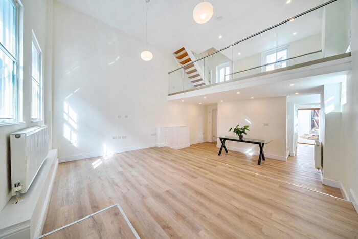 4 Bedroom Semi Detached House For Sale In Harleyford Road, Kennington, London, SE11