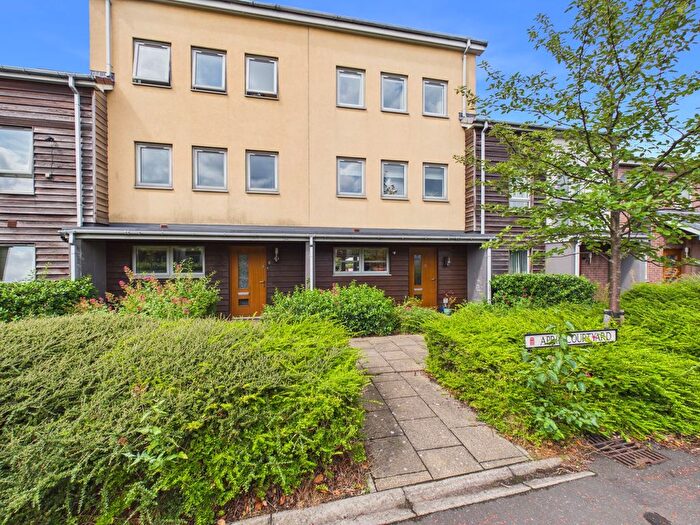 4 Bedroom Terraced House For Sale In April Courtyard, The Staiths, NE8