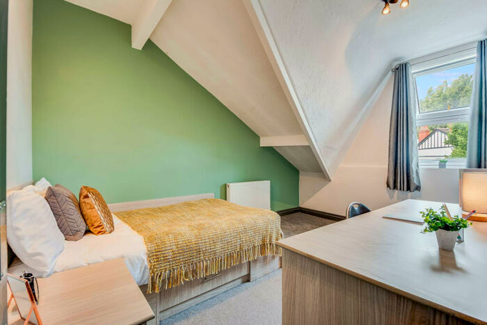 4 Bedroom House To Rent In North Lane, Leeds, LS6