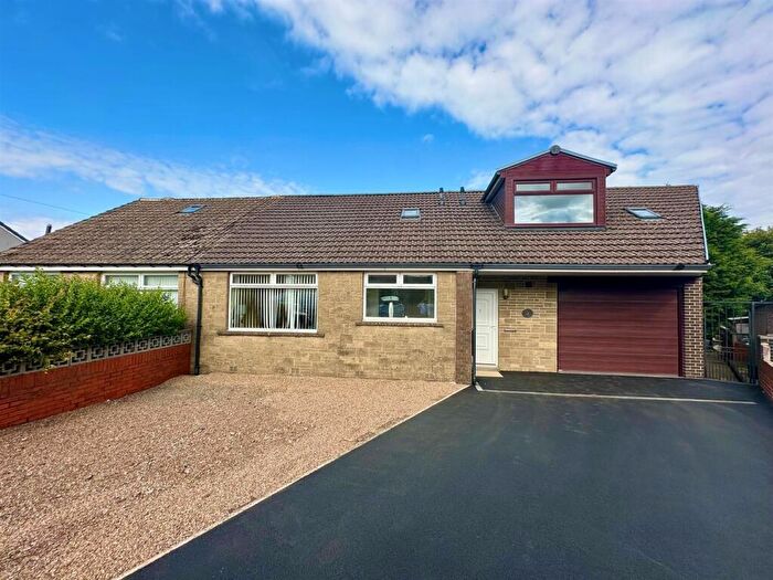 4 Bedroom Semi Detached House For Sale In Waindale Crescent, Mount Tabor, Halifax, HX2