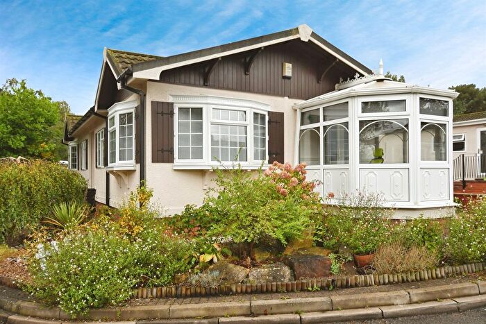 2 Bedroom Mobile/park Home For Sale In Oaklands Park, Roughton Moor, Woodhall Spa, LN10