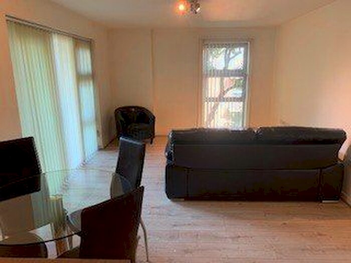 1 Bedroom Flat To Rent In Queen Mary Avenue, London, E18