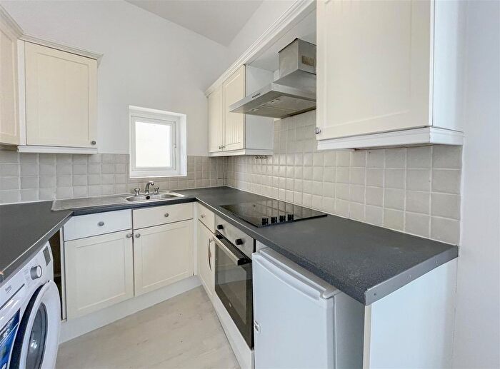 1 Bedroom Flat To Rent In Cavendish Place, Eastbourne, BN21