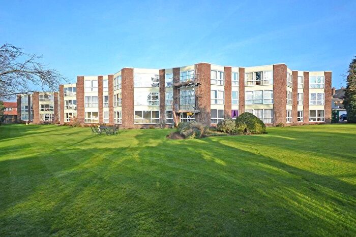 2 Bedroom Apartment To Rent In Parkside Court, Weybridge, Surrey, KT13