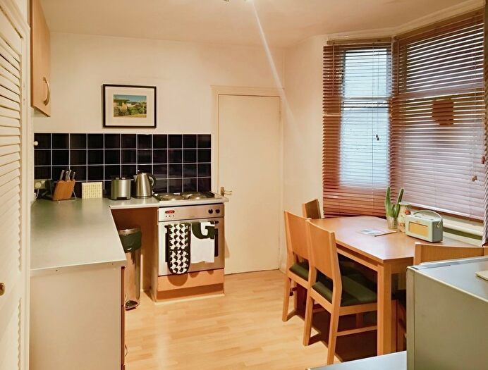 1 Bedroom Flat To Rent In Plato Road, Brixton, London, SW2